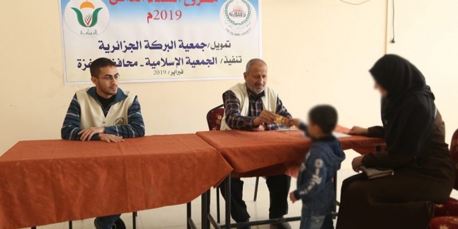 الجمعية الإسلامية تقدم مساعدات متنوعة لعدد من الأسر الفقيرة غرب مدينة غزة